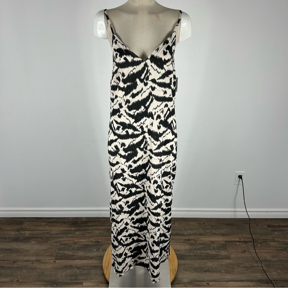 💕 NWT Old navy Black and White Maxi Dress S - Picture 3 of 14